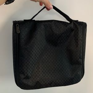 Thirty-One Hanging Traveler Case